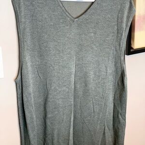 Banana Republic men’s vneck Sweater vest 
XL MERINO WOOL